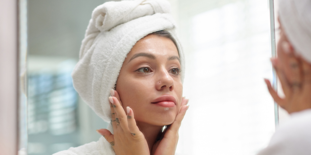 The 5-Minute "Face Gym" Routine: How to Depuff Your Morning Face